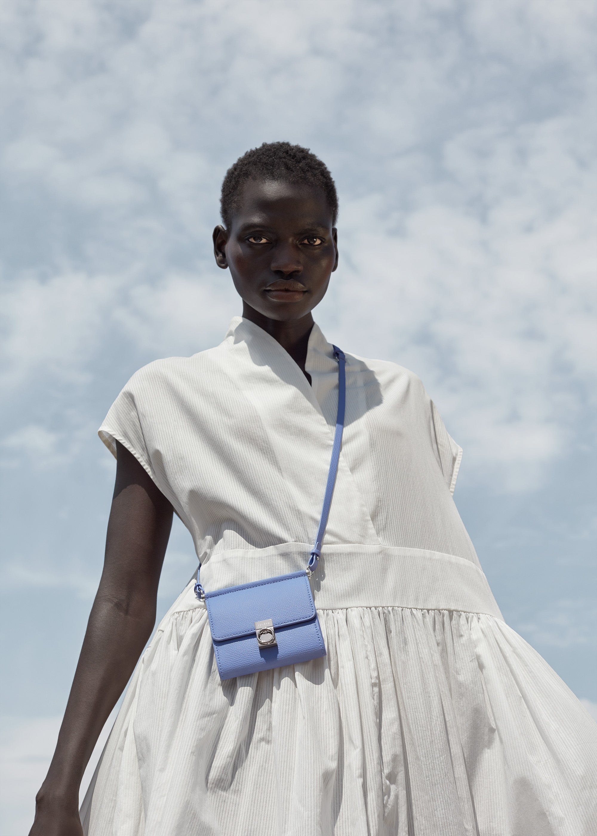 Crossbody Portemonnaie Numéro Sept – Lavender Genarbtes Leder