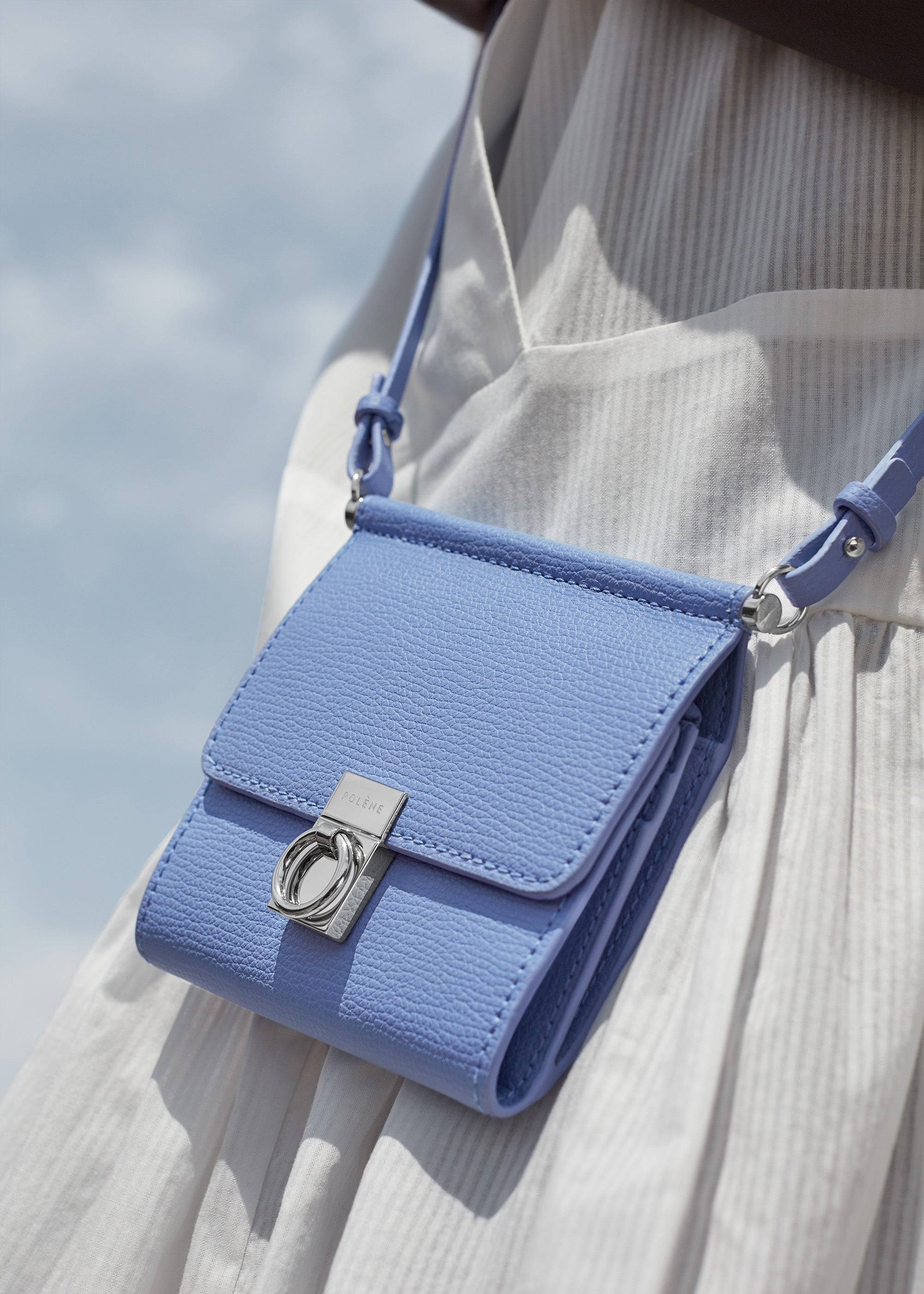 Crossbody Portemonnaie Numéro Sept – Lavender Genarbtes Leder