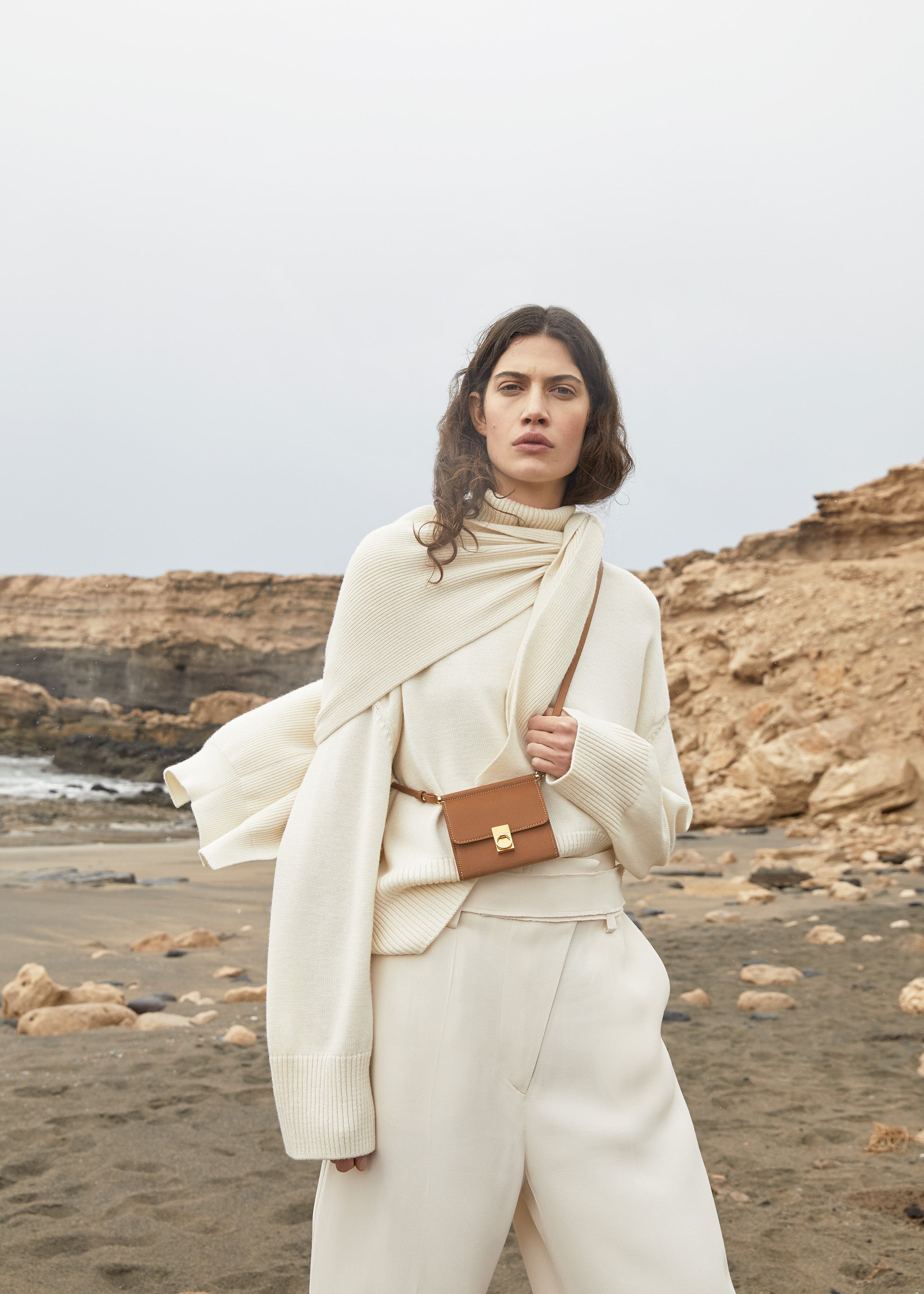 Crossbody Portemonnaie Numéro Sept - Camel Genarbtes Leder