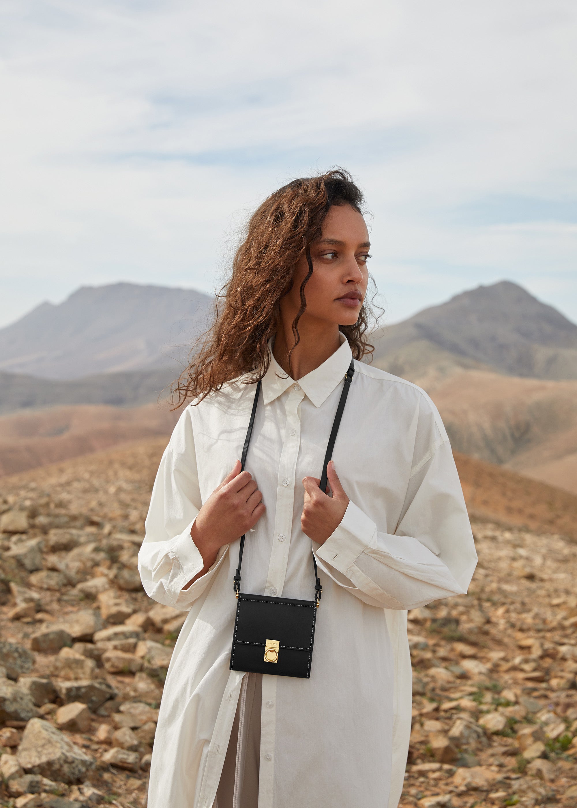 Crossbody Portemonnaie Numéro Sept - Schwarz Glattes Leder