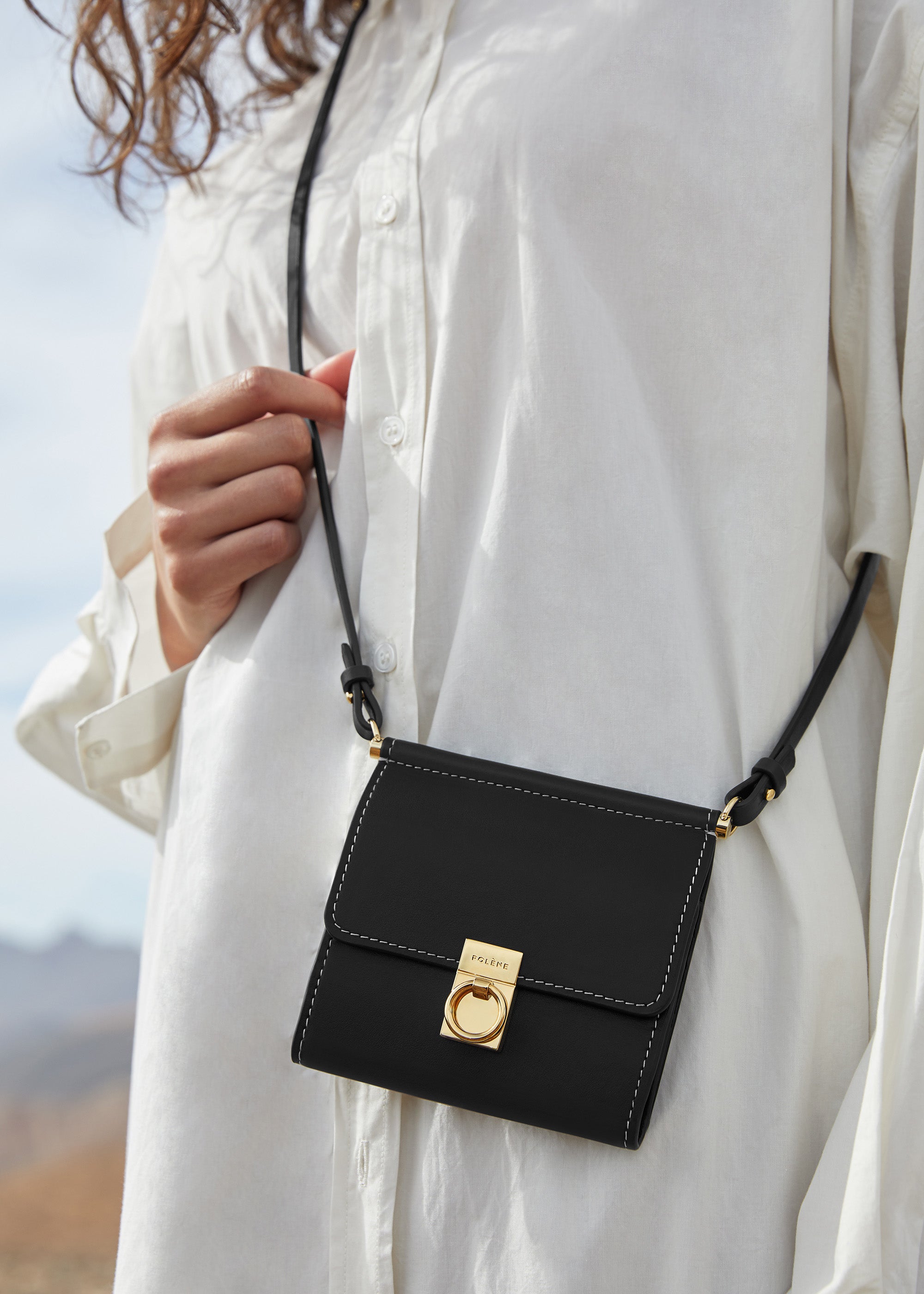 Crossbody Portemonnaie Numéro Sept - Schwarz Glattes Leder